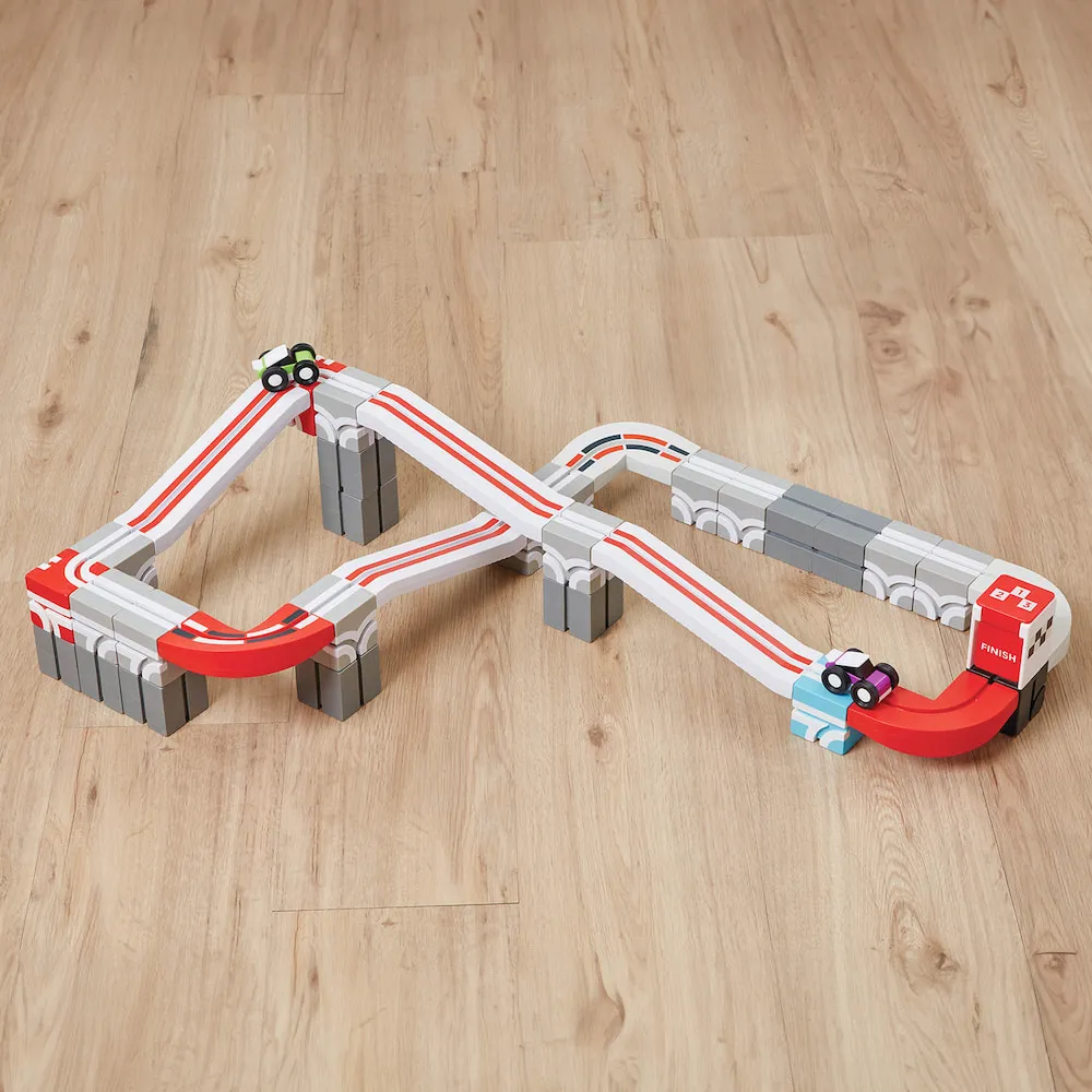 【Qbi 益智軌道磁吸玩具】5歲｜熱血賽車手：競速挑戰賽(Qbi)