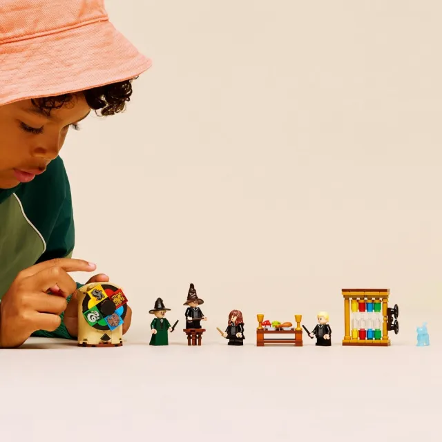 【LEGO 樂高】哈利波特系列 76460 霍格華茲城堡：分類帽 儀式(Harry Potter 玩具 積木 禮物)