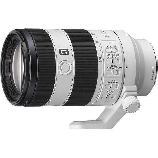 SONY 索尼 SEL70200G2 FE 70-200mm F4 Macro G OSS II 望遠變焦鏡頭,採用恆定 F4 光圈,支援 0.5 倍放大倍率宏觀拍攝,視角 34°-12°30',13/19 鏡片結構與 9 片光圈葉片,提供優異畫質與背景虛化效果。輕巧 794g 設計,直徑 82.2 x 149.0 mm,72mm 濾鏡尺寸,內建 OSS 光學防震,適用 SONY E-Mount 全片幅相機。24 個月公司貨保固,完美適合人像、運動與野生攝影。 SONY索尼 SEL70200G2 FE 70-200mm F4 MACRO G OSS II