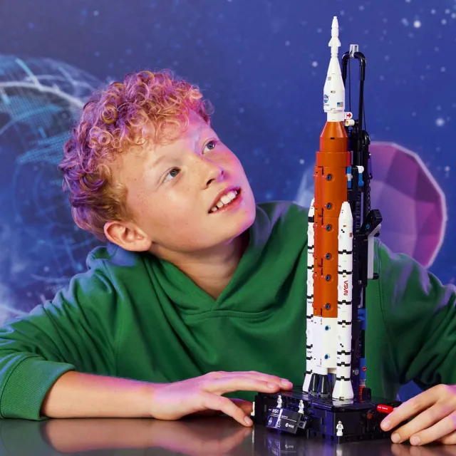 【LEGO 樂高】科技系列 42221 NASA Artemis 太空發射系統火箭(太空玩具 居家擺設 積木 玩具)