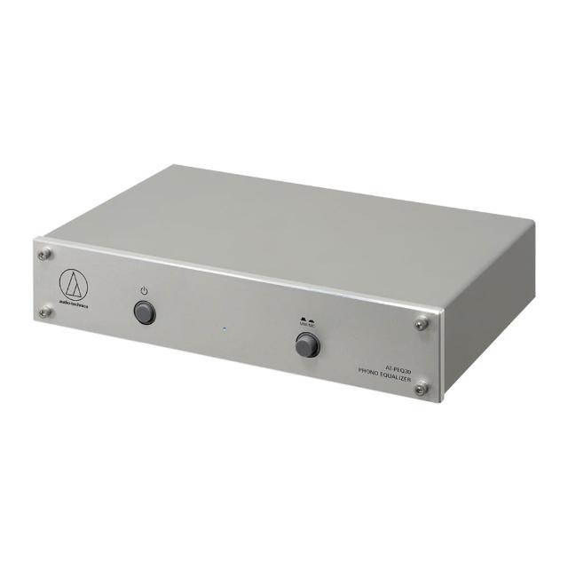 鐵三角 AT-PEQ30 是一款高品質書架型主喇叭，提供優異的音質表現，適閤家庭及多媒體使用。其銀色外觀設計時尚，音響效果出色，並享有1年保固服務。