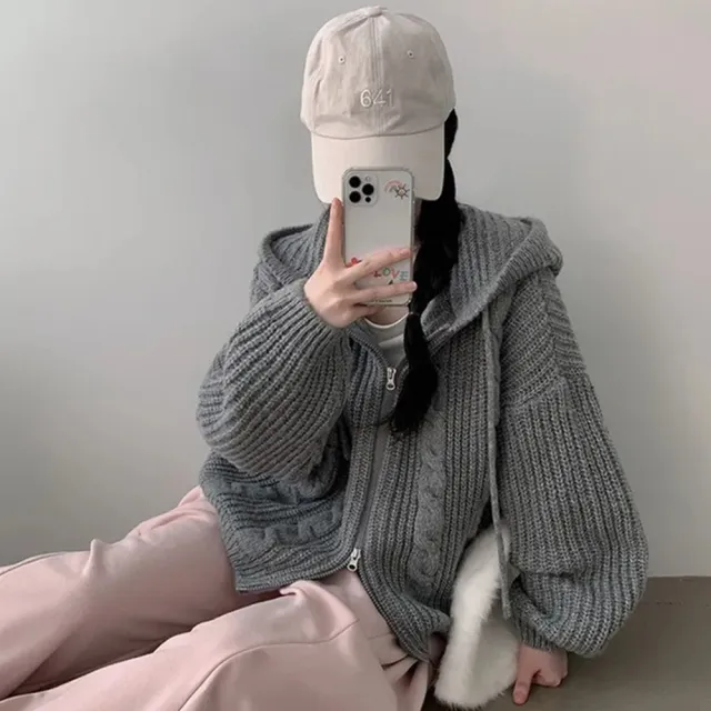 【D.studio】韓版麻花連帽雙拉鍊寬鬆毛衣外套(針織上衣冬天女裝保暖外套 運動外套連帽外套長袖上衣J414)