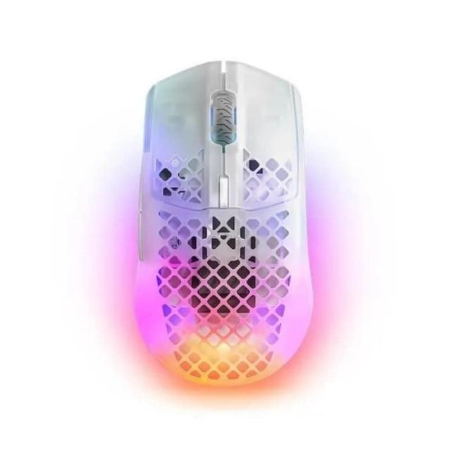 Steelseries賽睿 Aerox 3 Ghost SteelSeries 賽睿 Aerox 3 Ghost 無線滑鼠,採用先進光學感測器,最高解析度達 10000 DPI 以上,可調低至 100 DPI,支援藍芽與 2.4G 雙模傳輸,輕量僅 96g,ABS 材質舒適握持,6 個按鍵設計,包含滾輪,尺寸 120mm,適用 Windows、MAC、iOS、Android 系統。包裝內含 USB 無線傳送器、充電纜線、轉接器及指南,產地中國,一年保固,NCC CC AH20LP7500T0,BSMI R35181。完美適合遊戲玩家追求極致輕盈與精準操作。