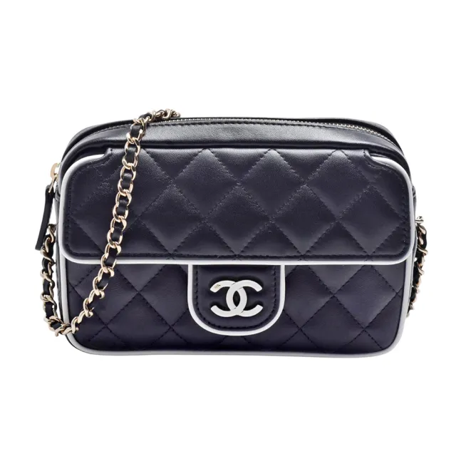 【CHANEL 香奈兒】經典白色琺瑯雙C LOGO菱格紋羊皮白色滾邊相機包/斜背包(黑色AP4516L-BLK-GP)