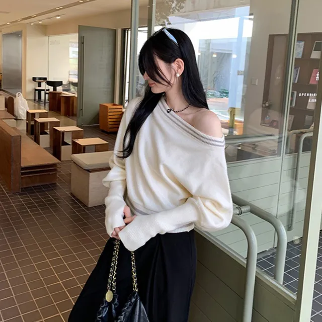【D.studio】韓版清透白開水斜肩針織上衣(毛衣長袖上衣衣服保暖上衣秋冬女裝發熱衣保暖衣短版上衣W695)