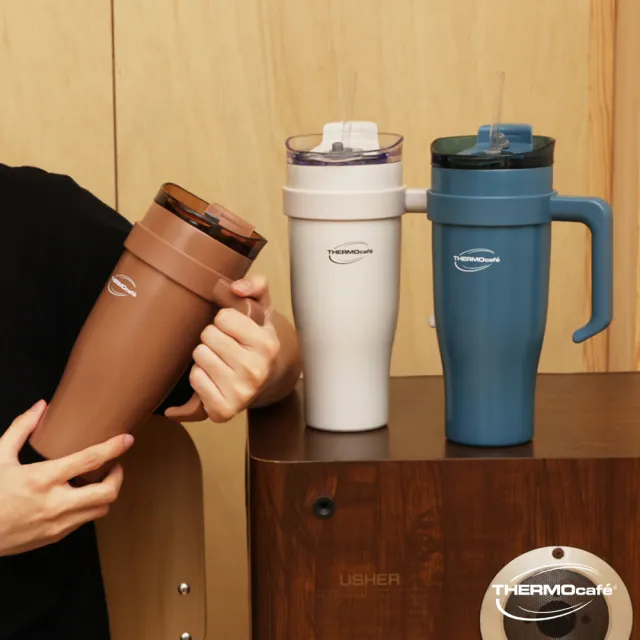 【THERMOcafe 凱菲】不鏽鋼兩用吸管保冷杯手把杯1200ml(TCHC-1200吸管隨手杯)