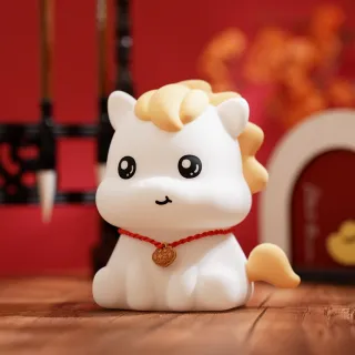 【半島良品】馬上有福招財桌上擺飾小夜燈(交換禮物 百元禮物 聖誕禮物 新年禮物/招財擺飾/馬年開運)