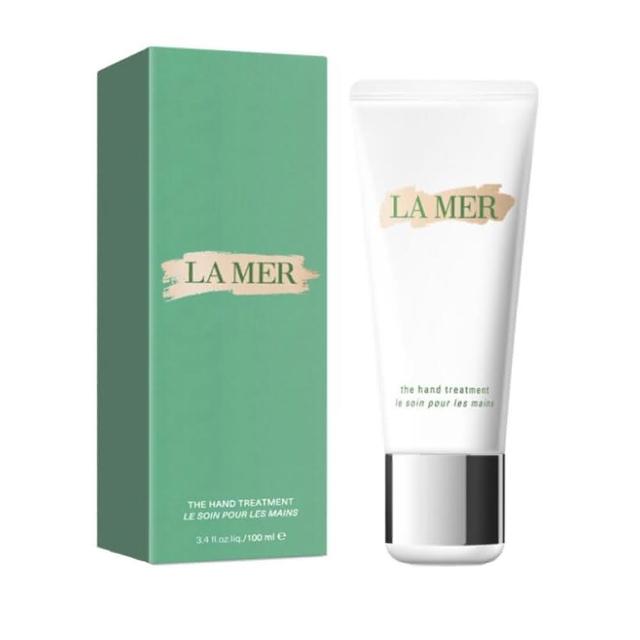 LA MER 海洋拉娜 護手霜 100ml 是一款高階專櫃護手產品,專為手足保養設計,適合各種膚質使用。富含海洋精華與滋養成分,有效修復乾裂與粗糙肌膚,提供長效保濕與柔嫩效果,是日常護理不可或缺的好幫手。 LAMER海洋拉娜 護手霜