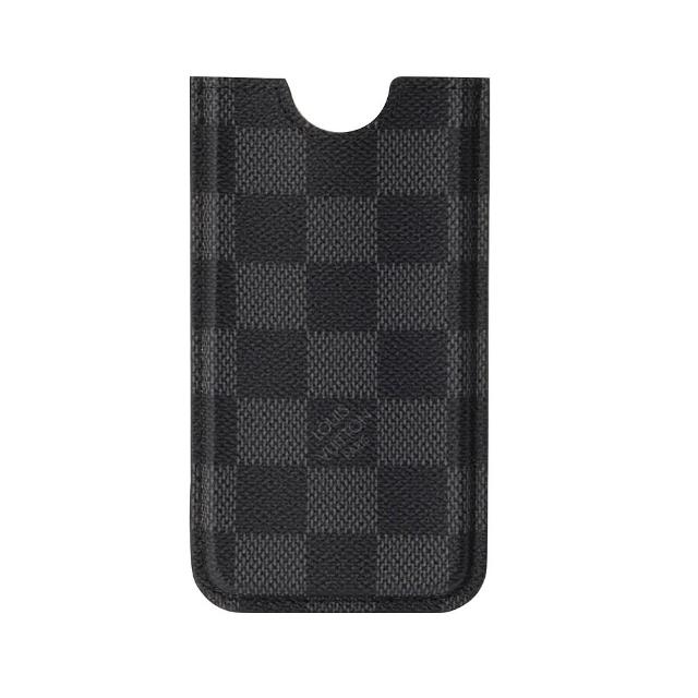 LV LOUIS VUITTON路易威登 N63184 經典 Damier 棋盤格紋 IPHONE5 專用手機套 黑 X 灰 LV LOUIS VUITTON 路易威登 N63184 經典 Damier 棋盤格紋 iPhone 5 專用手機套,外觀為黑與灰拼接設計,內層採用柔軟襯裡,完美貼合 iPhone 5,保護手機不被刮損。經典路易威登風格,兼具時尚與實用性,結帳享85折再享0利率,是追求品質與風格的您不可錯過的選擇。