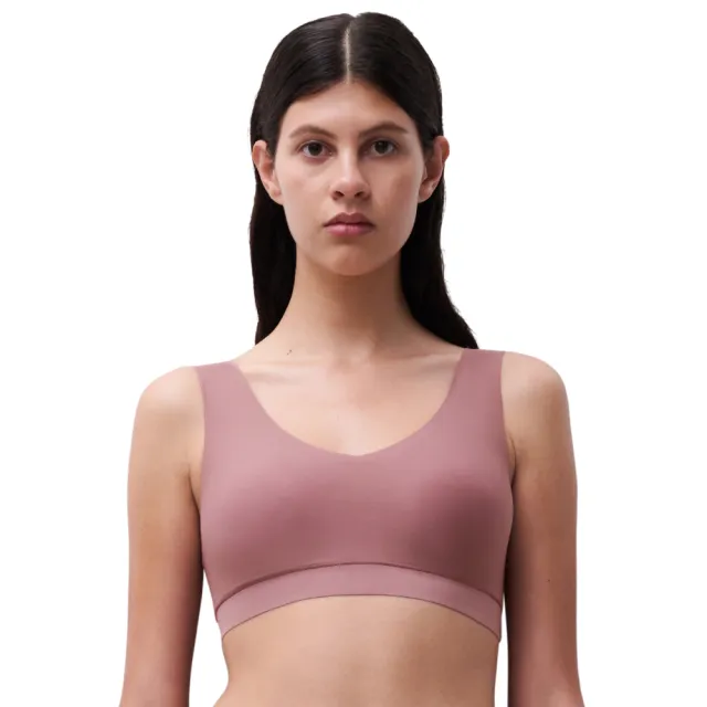 【Chantelle 仙黛爾】Soft Stretch.涼感無痕透氣V領無鋼圈輕運動女內衣 黑/膚粉可選.16A10_0WU(超強彈力)