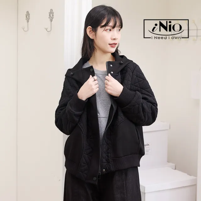 【iNio 衣著美學】格紋風翻領連帽長袖外套 特殊壓紋 時尚寬邊拼接 保暖連帽外套 CEW4840