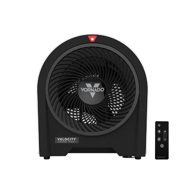 VORNADO 沃拿多 遙控數位渦流迴圈電暖器 Velocity 5R,採用電膜對流式設計,具備12小時定時功能與自動恆溫控制,紅外線遙控器操作簡便。適用於室內空間加熱,提供舒適溫暖環境。產品尺寸為寬25cm、深18.6cm、高29cm,重量約2.69KG,電壓為110V 60Hz,最大消耗功率1250W,最小625W。中國製,BSMI許可字號R32214。 Vornado Velocity