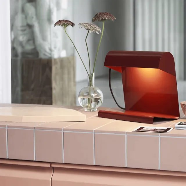 【北歐櫥窗】Vitra Lampe de Bureau 金屬檯燈（東洋紅、110V）