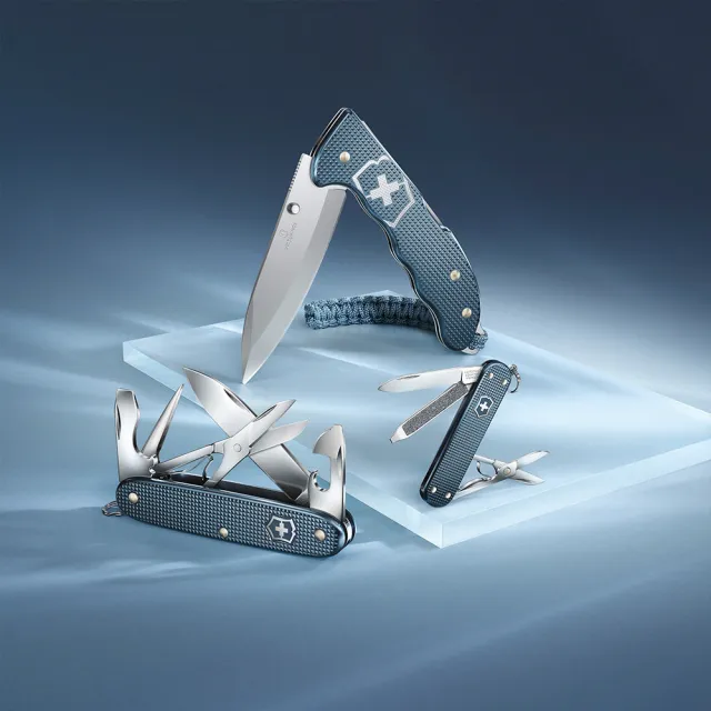 【VICTORINOX 瑞士維氏】2026限量鋁合金冰川藍 瑞士刀/93mm(0.8231.L26)