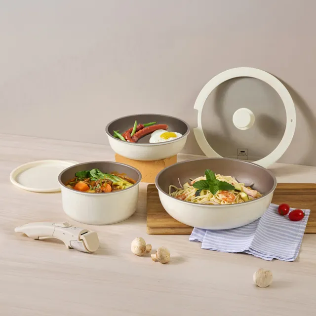 【CorelleBrands 康寧餐具】WORLD KITCHEN 鑄造鈦不沾鍋具六件組(18cm湯鍋+蓋/20cm平煎/26cm深煎+蓋/手柄)