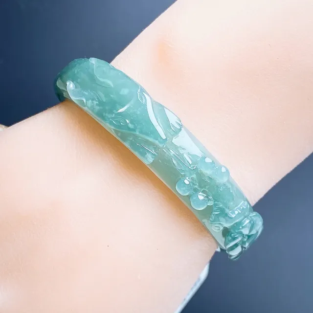 【玉我翡翠】翡翠手鐲 冰瓜九尾雕刻鐲 手圍16.8mm M56192 瓜地馬拉A貨翡翠(台灣權威認證證書/天然A貨翡翠)
