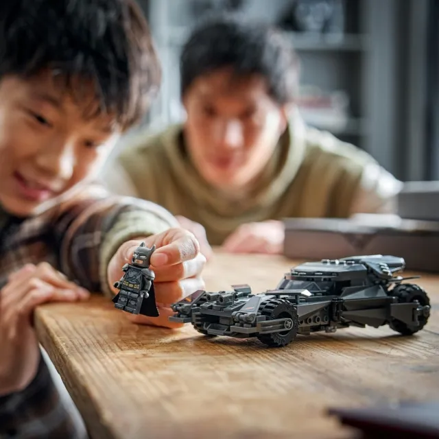 【LEGO 樂高】DC超級英雄系列 76331 《蝙蝠俠對超人》蝙蝠車 (超級英雄玩具 玩具車 玩具 積木)