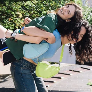 【HEALTHY BACK BAG】官方直營-基本款 TEXTURED NYLON BAGLETT 斜背包-水光蜜柚 男側背包 女側背包 小包