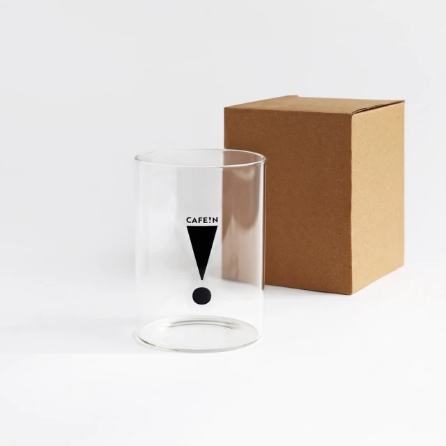 手提咖啡杯