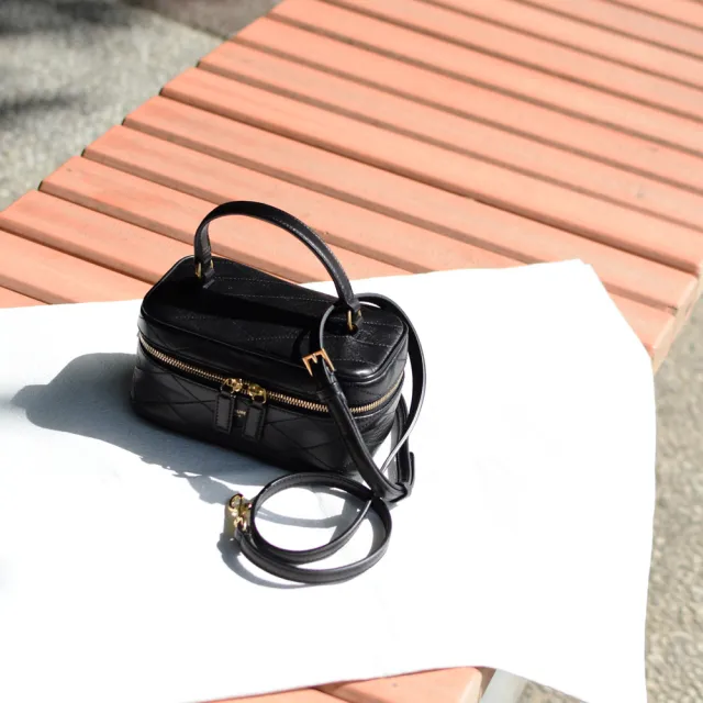 【YSL】經典燙金LOGO菱格紋小牛皮迷你手提小包兩用包(黑)