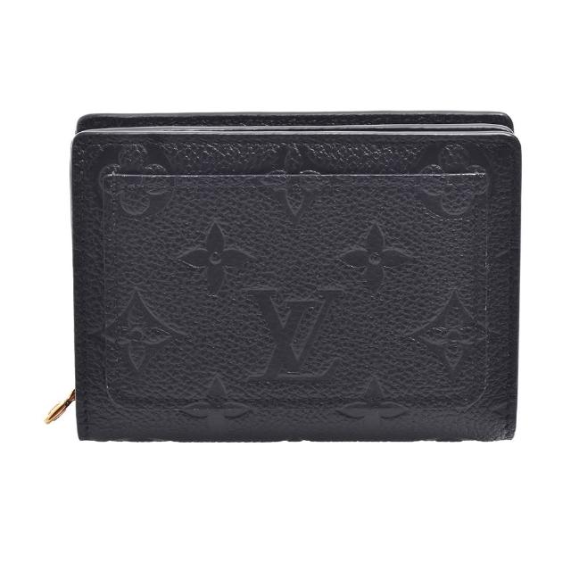 LV M80151經典Cléa系列壓花零錢短夾，以品牌標誌性的Monogram壓花粒面牛皮製成，質感優異。精緻小巧的設計卻擁有寬敞容量，適合日常攜帶與收藏，是路易威登經典款式的完美呈現。