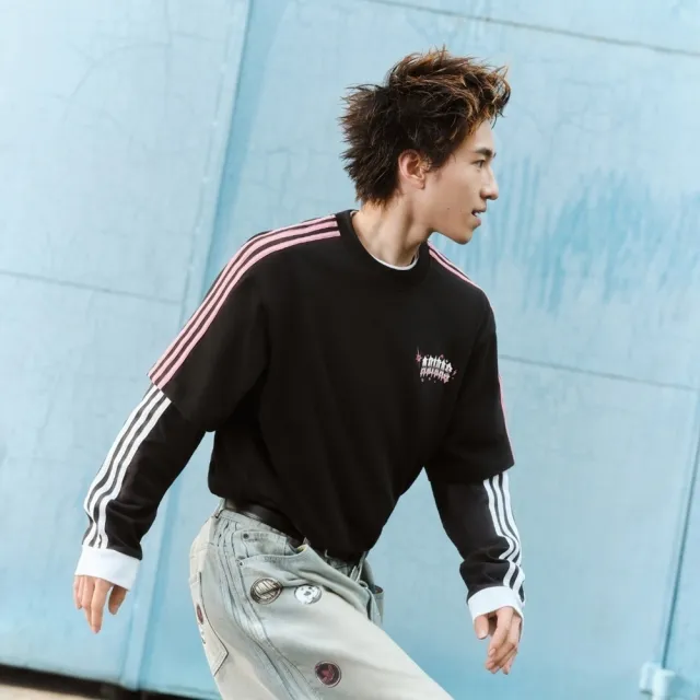 【adidas 愛迪達】Vday Tee U 男 T恤 運動上衣 休閒短袖 黑 粉紅 亞版(KT6375)