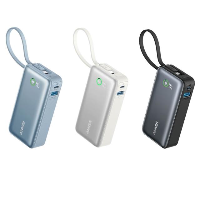 Anker A1259 行動電源，電芯容量10000mAh-15000mAh，提供長效電力支援，適合日常手機平板充電。支援DC 5V/3A輸入與DC 5V/2.4A輸出，快速充電不中斷。顏色選擇曜石黑、銀白、冰晶藍，輕巧尺寸與重量，透過BSMI認證（許可字號R45351），享1年保固。原廠配件齊全，充電時間與電池壽命依原廠標示，是外出必備的高容量行動電源，確保電力隨時充足。