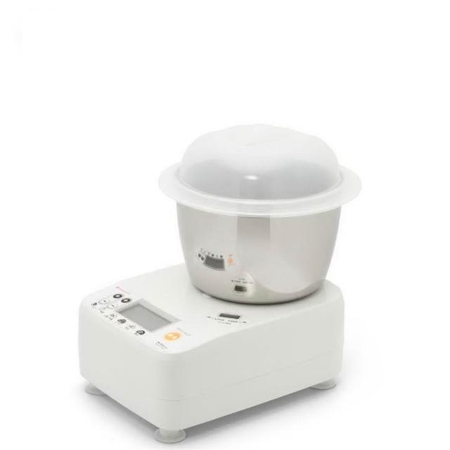 KNEADER 精揉機 PK1015T 是一款來自日本的專業製麵條機，容量為5公升，功率180W，適閤家庭使用。具備揉麵盆、揉棒、圓型上蓋等配件，操作簡單，輕鬆製作手工麵條與麵食。外包裝尺寸為W27.4X D37.5X H38.7cm，本體重量5.2kg，輕便易攜。提供一年保固，品質有保障。