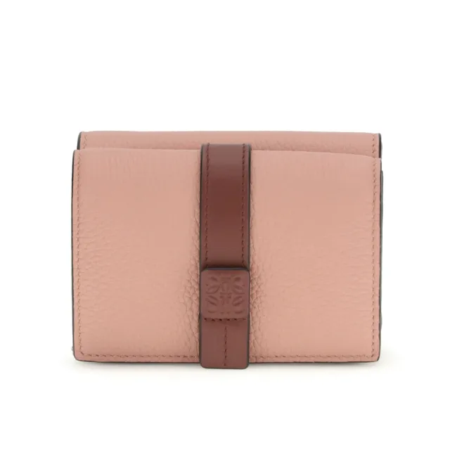 【LOEWE 羅威】Trifold 柔軟粒面小牛皮 三褶 皮夾 中夾 短夾 皮夾 胭脂色 桃花心木色