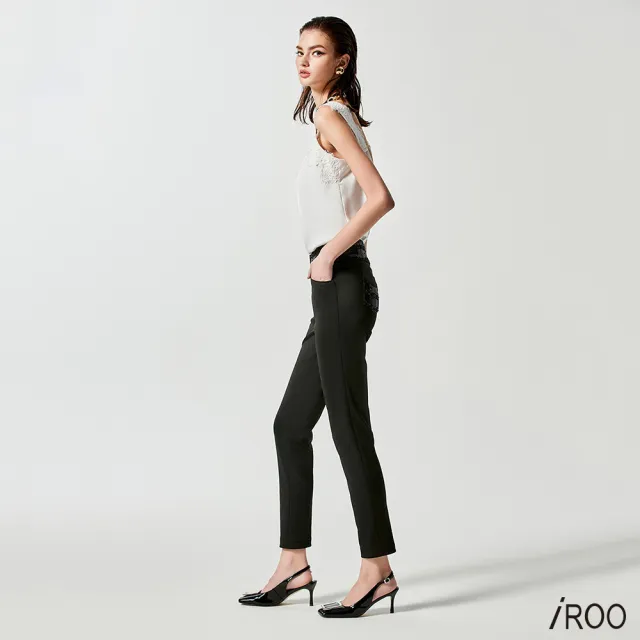 【iROO】亮片細節光澤彈性窄管褲