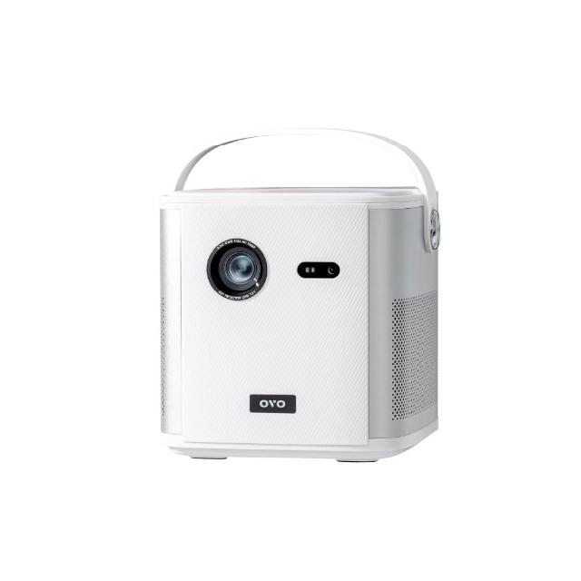 OVO AI劇院 FHD投影機 U8 配備4K引擎支援AV1，提供高解析度與高畫質表現。機身小巧輕便，僅手掌大小，適合攜帶使用。內建喇叭，支援1080P/4K解析度，HDR相容，亮度達1500流明，對比3000:1，投射比例2:1，投射距離0.5m-4.81m，畫面比例16:9，適閤家庭娛樂與室內使用。