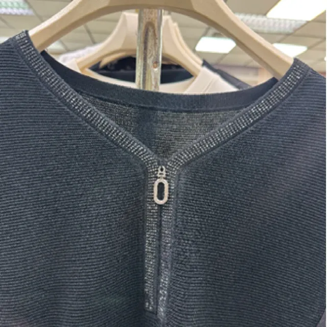 【SuperWands】微V領拼接絲質蝙蝠袖上衣