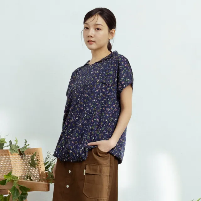 【MOSS CLUB】彩色手繪風花卉翻領蓋袖上衣 藍 黑 白