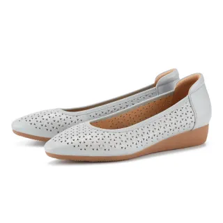 【MAGY】細緻牛皮沖孔設計舒適低跟鞋 藍色