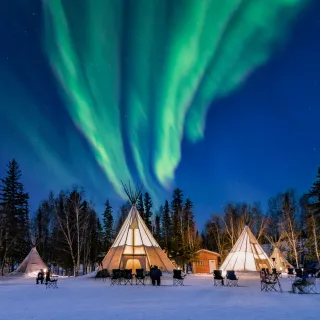 【喜鴻假期】★夢幻加拿大黃刀鎮極光１０日★極光三晚、球體玻璃屋、狗拉雪橇、冰酒品嘗、格蘭維爾