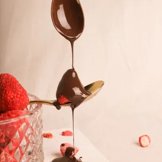 【MyDearStrawberries】超薄層手工黑巧白巧草莓 10入獨立袋裝(草莓巧克力/送禮推薦/情人節/甜點伴手禮)