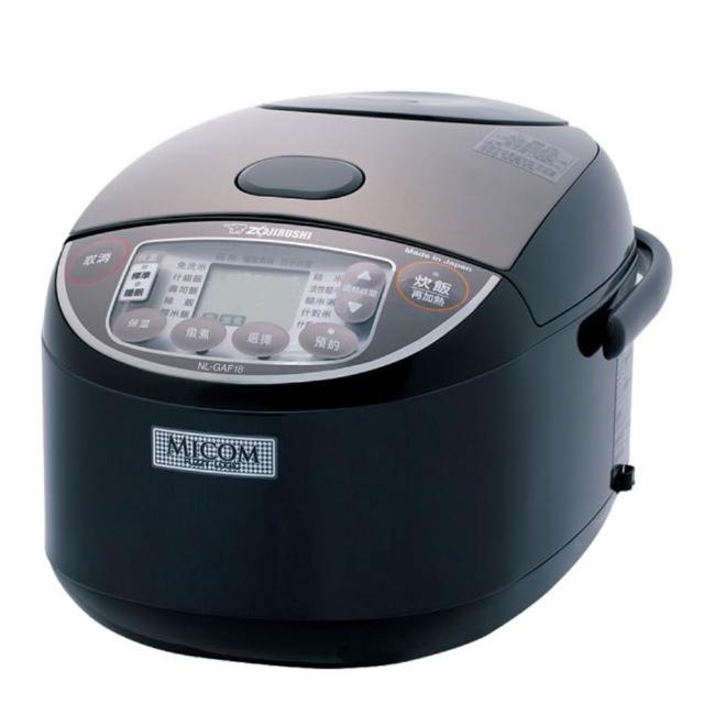  ZOJIRUSHI象印 NL-GAF18 微電腦電子鍋，容量10人份，日本原裝進口，採用多層複合金內鍋（厚度1.5mm）確保米飯Q彈有勁。具預約炊飯功能，方便忙碌家庭。尺寸28x40.5x25.5cm，重4.6kg，電壓110V/60Hz，功率800~900W。配件包含中文說明書、飯杓、飯杓架、量米杯。BSMI認證R31312，保固1年。理想選擇給追求高品質炊飯的您！ 