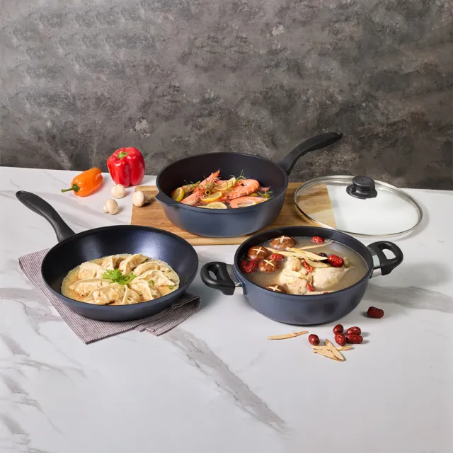 【CorelleBrands 康寧餐具】WORLD KITCHEN 大金藍寶石鑄造不沾深炒鍋32cm(含蓋)
