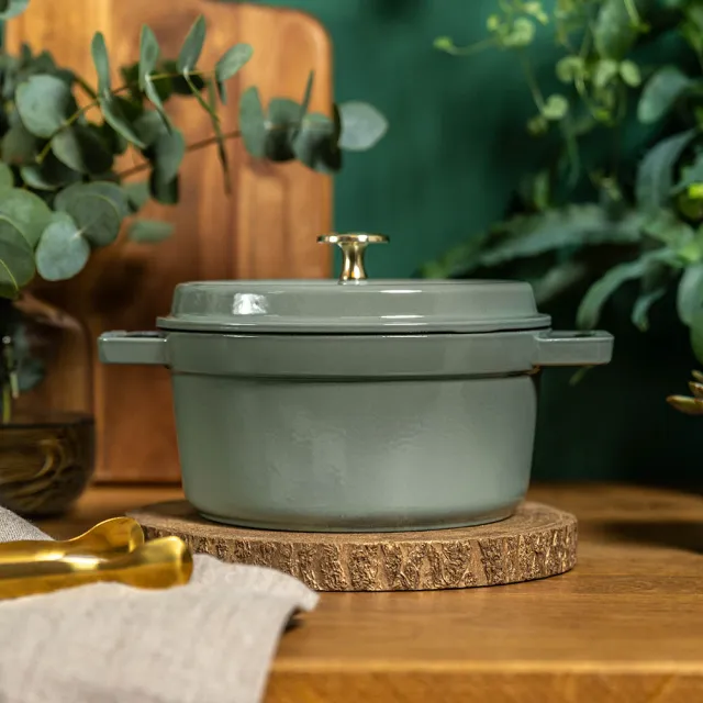【STAUB】圓形琺瑯鑄鐵鍋16cm贈陶瓷燉盅2件組(德國雙人牌集團官方直營)