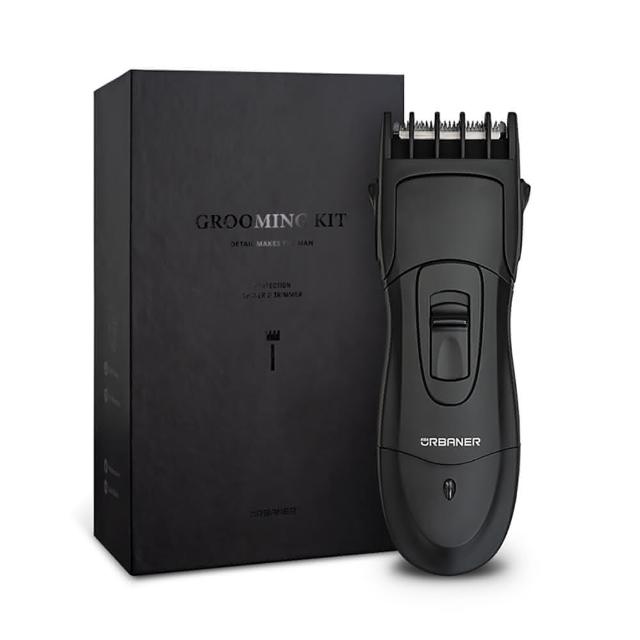  URBANER 奧本 MB-333B 充電式電動修剪器，輕巧設計僅 200g，尺寸 15x5x3mm 適合居家使用。全機水洗清潔方便，不鏽鋼刀片提供 4 段以上剪髮長度，適用全家男女老少。100-240V 通用電源，中國製造（臺灣協力），專業修邊鬢角，輕鬆打造清爽造型。 