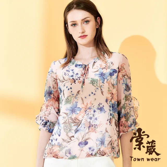 【TOWN’WEAR 棠葳】氣質透膚設計雪紡上衣(中大尺碼/女上衣/女上著/荷葉袖/翻領/綁帶/滿版/印花)