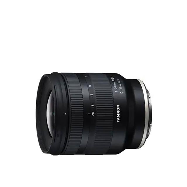  TAMRON 騰龍 11-20mm F/2.8 廣角變焦鏡頭，專為 Sony E-mount 全片幅相機設計，提供超廣角視野與大光圈 F/2.8，適合風景、建築與室內攝影。RXD 馬達確保快速靜音對焦，輕巧耐用。公司貨正品保證，捕捉每刻細膩細節，提升您的攝影創作。 
