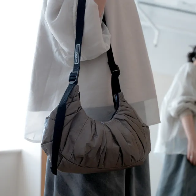 【Miyansol】韓國皺皺水餃包(Tyvek杜邦紙特殊材質、大容量、肩背包、防潑水)