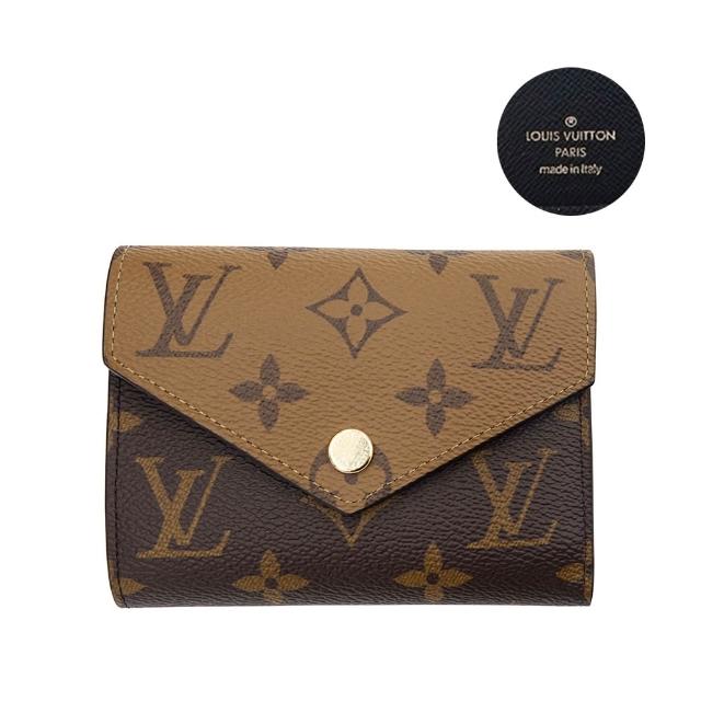 LV LOUIS VUITTON路易威登 M81557 Victorine 雙色老花帆布信封三折短夾 LV LOUIS VUITTON 路易威登 M81557 Victorine 信封三折短夾,採用經典雙色老花帆布與牛皮內層設計,精緻釦式開口,內設9個夾層與1個內袋,適合女性日常攜帶,法國原產,歐洲來源,兼具時尚與實用性。
