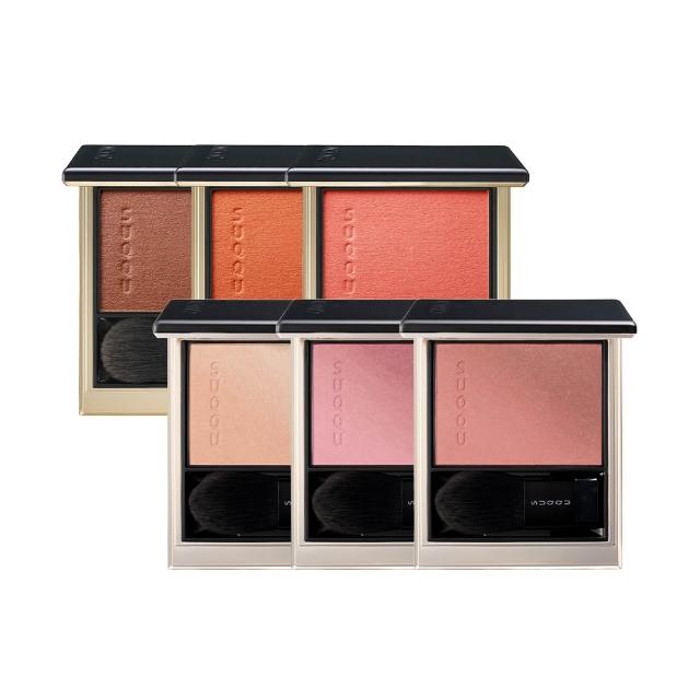 SUQQU 晶採柔艷頰彩週慶組(多色任選) 是日本高階彩妝品牌 SUQQU 推出的限定組合，內含多款經典色號，適合各種膚質使用。產品質地柔滑，色彩飽和度高，能輕鬆打造出自然透亮的頰彩效果。為專櫃正貨，品質有保障，是追求高階妝容的必備彩妝品。