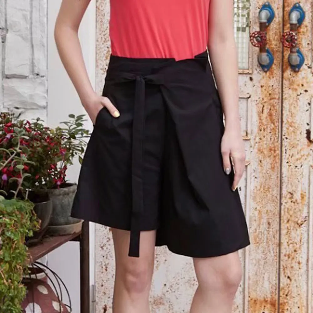 【ICHE 衣哲】Cop.Copine 法國原裝進口黑色綁帶闊腿膝上馬褲