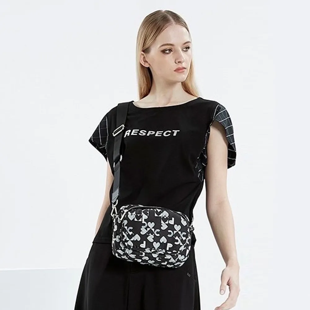 【ICHE 衣哲】Cop.Copine 法國原裝進口拼接花苞袖字母造型上衣