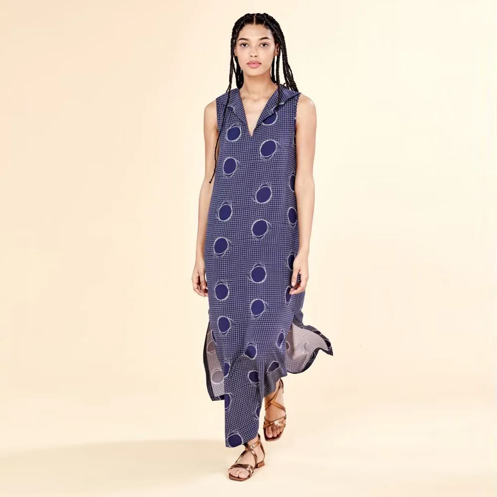 【ICHE 衣哲】Cop.Copine 法國原裝進口刺繡圓點紋理翻領無袖長版洋裝