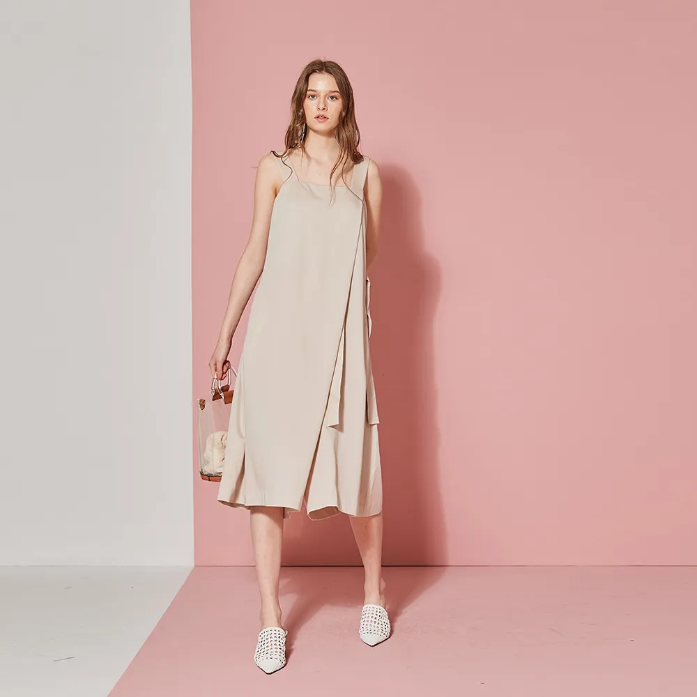 【ICHE 衣哲】設計款簡約方領假洋裝式造型連身褲-燕麥杏