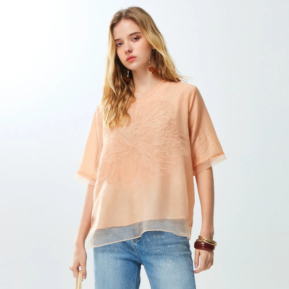 【MON’S】精品V領刺繡上衣(直)